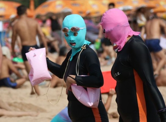 Маски-купальники «Face-kinis» в Китае