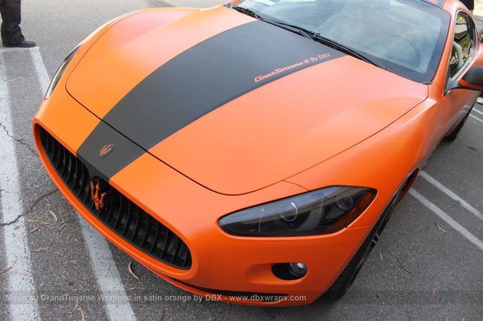 Maserati GranTurismo S затянули в оранжевую пленку в DBX