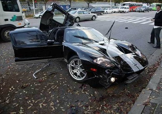 В Корее разбили легендарный Ford GT